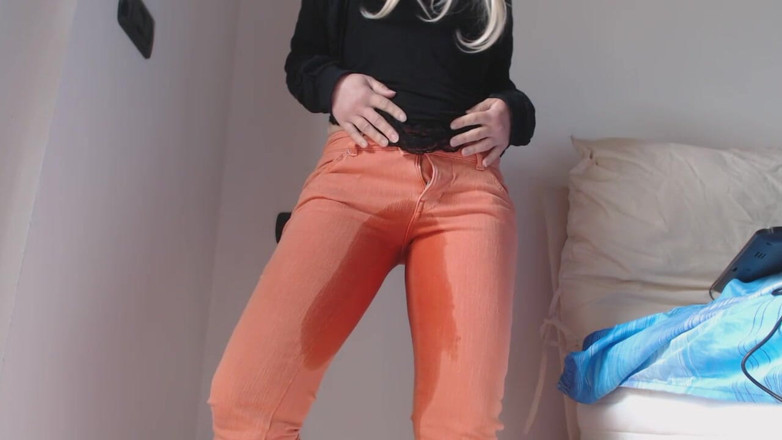 RavenBigAss: Pipì in jeans arancioni