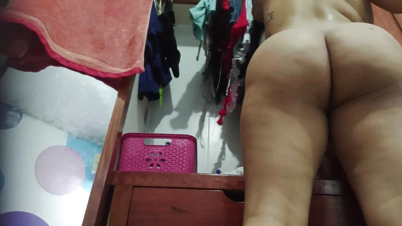 irina69star: मेरी सौतेली बहन ने उसे देखकर उत्कीर्ण किया