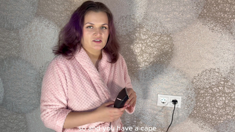 Katybigcherry: Macecha stříhá nevlastnímu synovi vlasy úplně nahá a omylem sedí na...