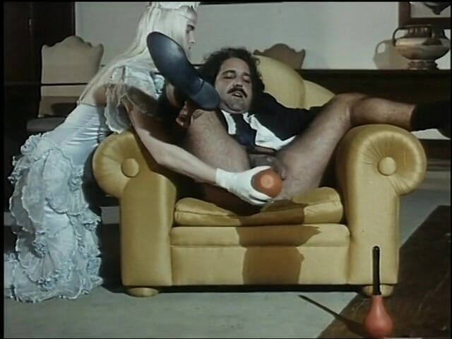 Black Sinner: Ron Jeremy enjoys hot babes in amazing orgy