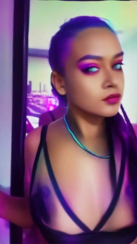 Une latina au cul sexy fait une pause pendant le festival de baise du vendredi