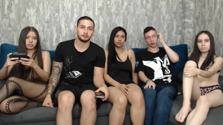 Teen amateur Latinas: Pasierbice i koledzy z klasy ssają i pieprzą, prawdziwe latinas