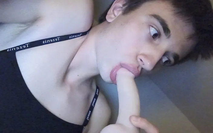 Gryiia: Camslut Loves Anal