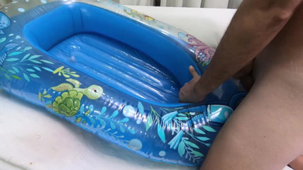Inflatable Lovers: Mengongkek bot kemurungan