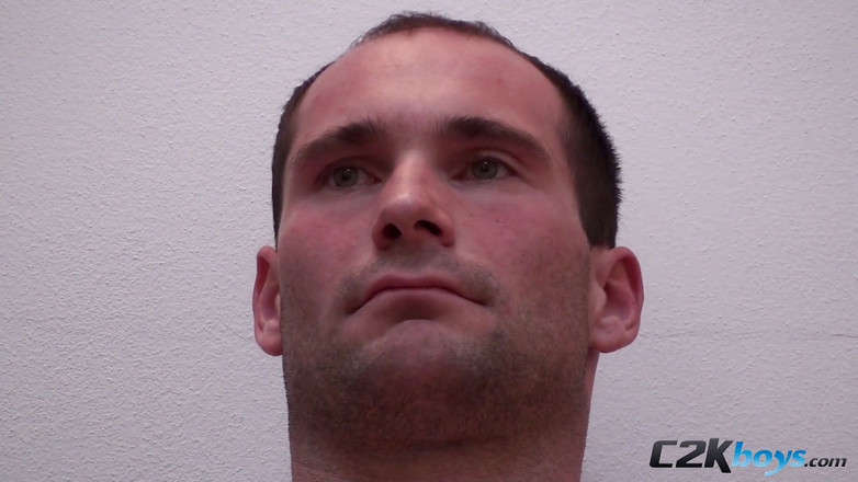 C2K Boys: Otokar si kroutí prsty na nohou a napíná celé tělo...