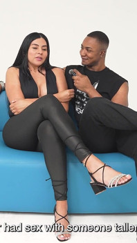 Pancutan mani kote hitam besar - MILF panas meliputi zakar saya dalam susu, dan saya mengongkeknya secara liar di set sehingga saya pancut ke dalam mulutnya