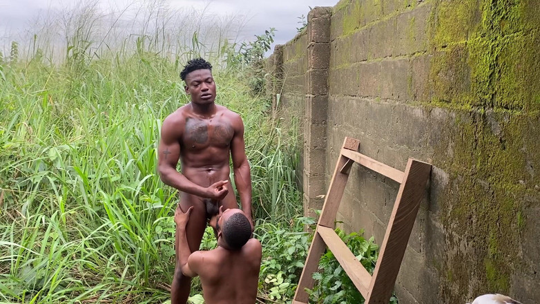 Blackthug20k: Betrapte haar in de bush