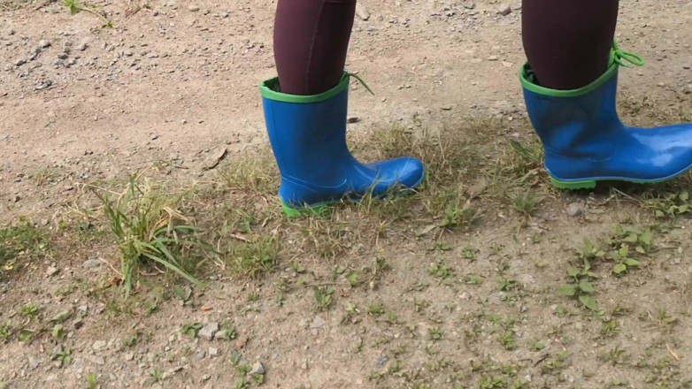 Bouncy Tits Action: Walking in rubber boots