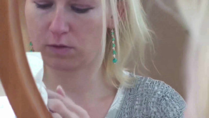 Femdom Austria: Make-up und gesicht putzen