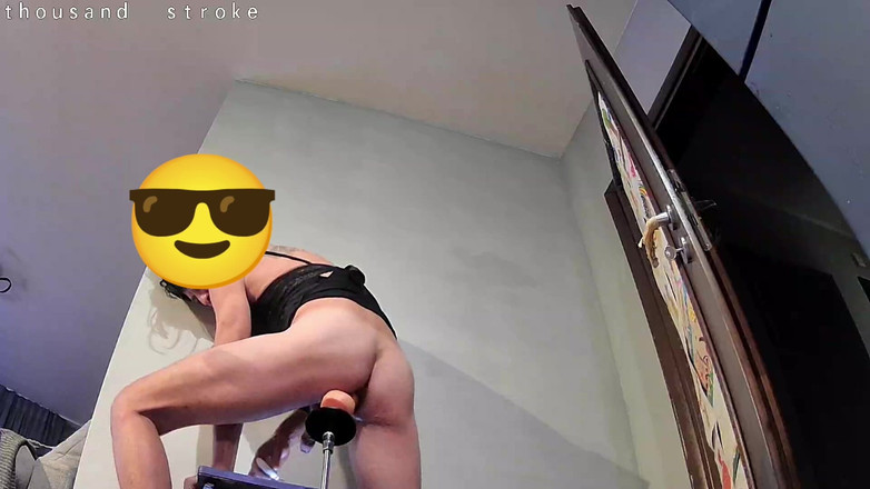 KIARA: Anale. Adoro giocare con il culo