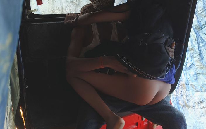 Nisha bhabhi ki chudai: Kakak ipar india ngentot sama supir e-rickshaw saat dia nggak...