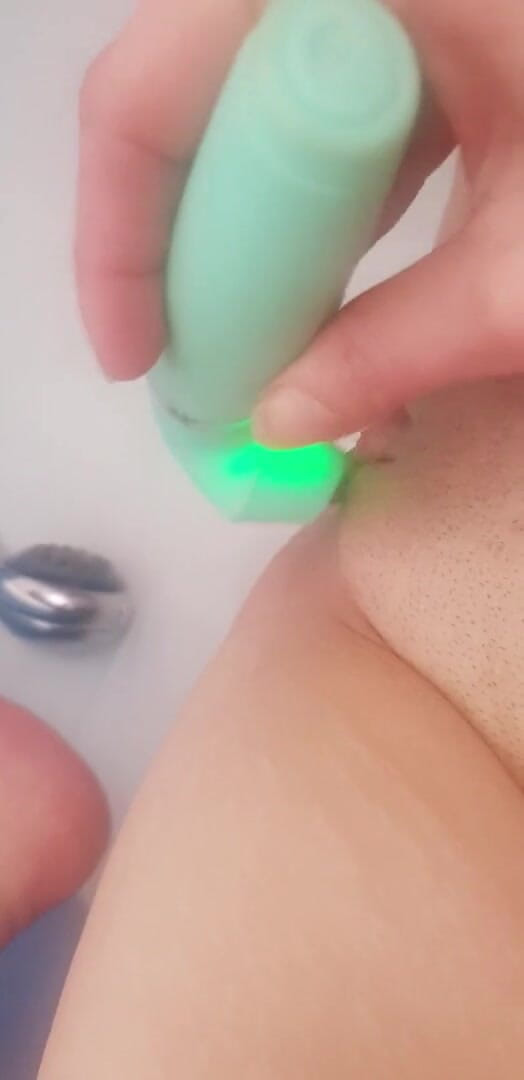 Wet and dirty: Amcığım oynamayı seviyor
