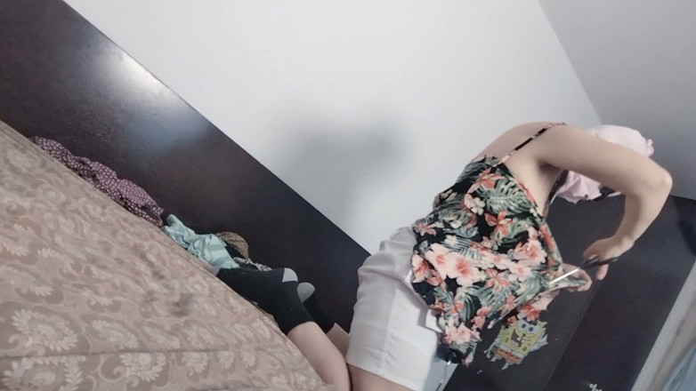 Amateur_MS: Morena Sexy Experimenta E Corta Roupas