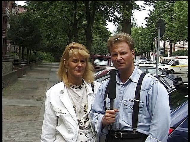 Lucky Cooch: Blonde milf geeft een interview