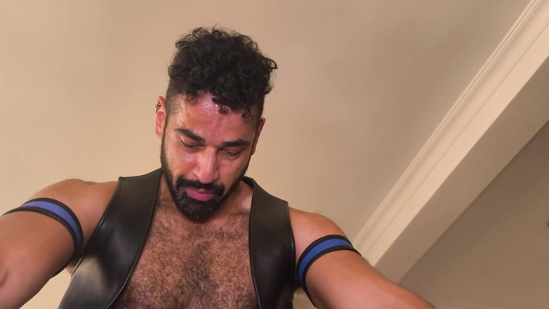 Latino4cumsluts: Rock hard vs baveux