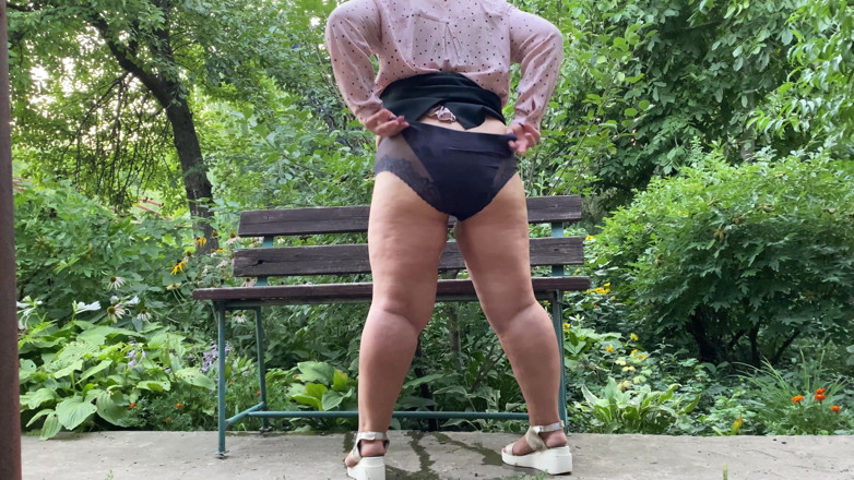OurFetishLife: MILF włożyła wtyczkę analną w jej duży piękny tyłek i...