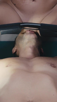 Tato židle je nejlepší nákup provedený. Lízej mi kundičku k orgasmu