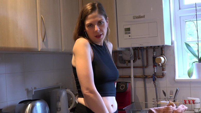 Aunt Judy's XXX: AuntJudysxxx - isteri MILF panas awak Alice Maze menghisap zakar awak...