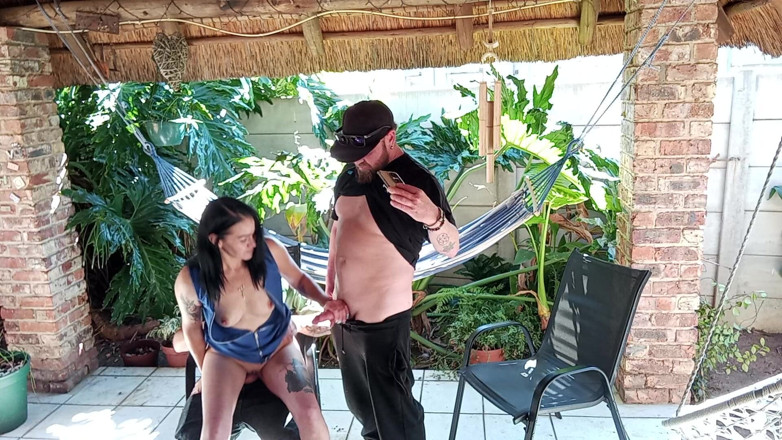 Bigjoefuckalott: 두 자지를 즐기는 주부