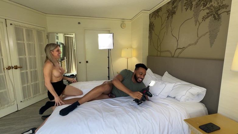 Lora Cross: Bts Lora et Jordan, grosse noire, anulingus et facial