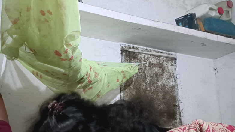 SanskariGirl1: Чисте аудіо на хінді, подруга прийшла привітати за новий телефон і грубо трахатися