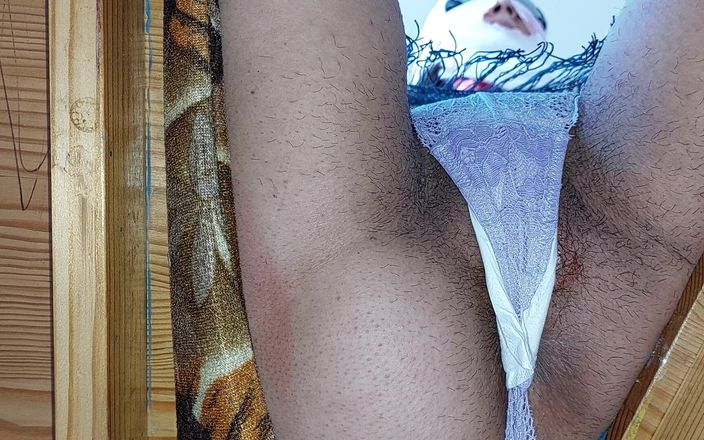 Mirsur: Sexy brünette probiert strumpfhose an