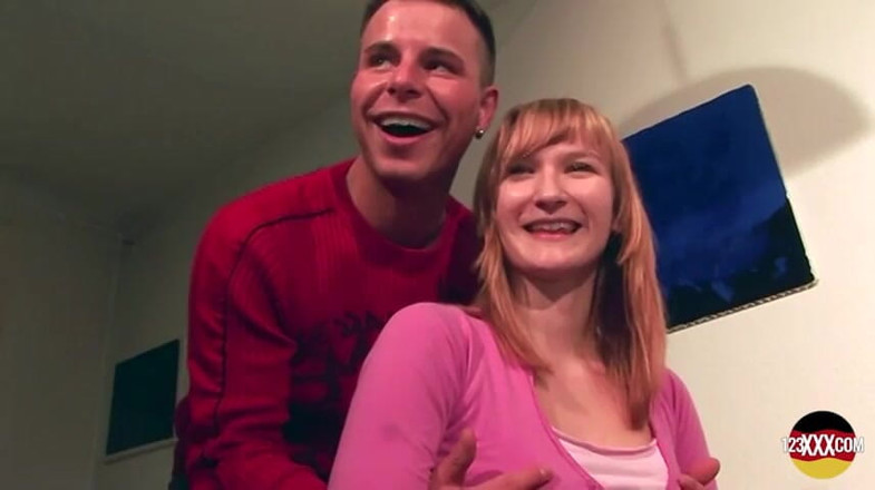123XXX - 100% Amateurs: Cette blonde au cul rond d’Allemagne aime la levrette