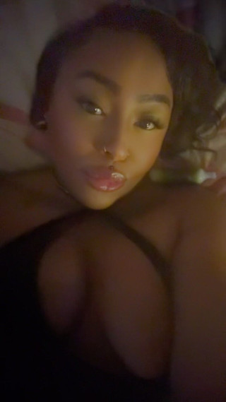 ChanteSuckumup: 丰满女神性感诱人的挑逗！简单的曲线和美味