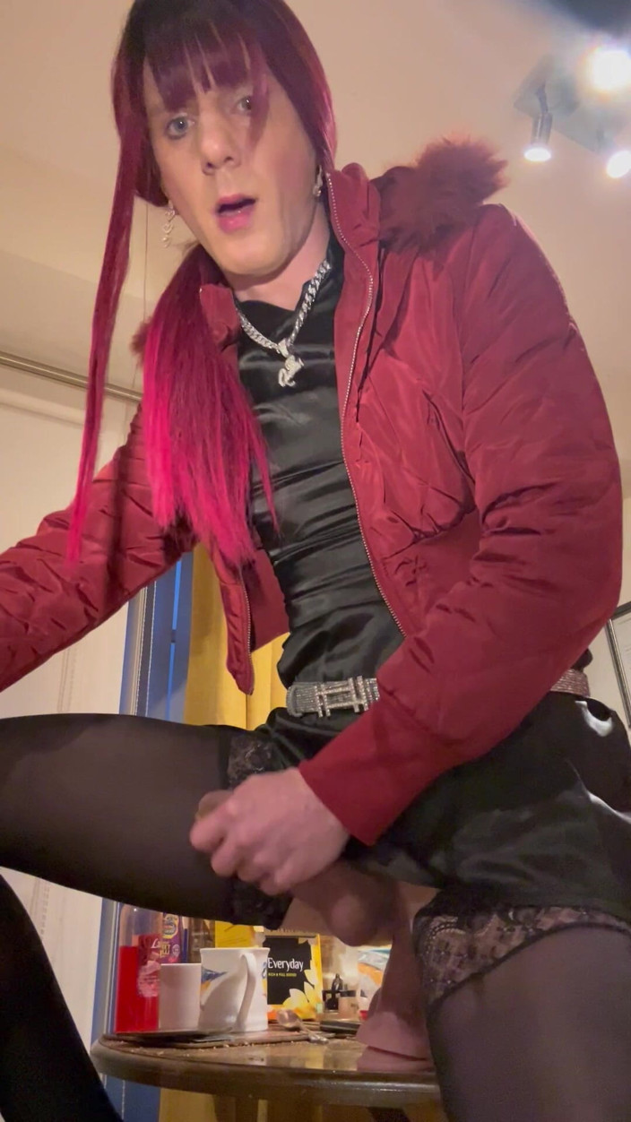 Jessica silk: Jess Silk berijdt dildo