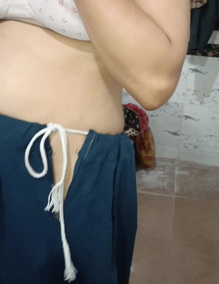 Priyahot77: Priya Bhabi Peticot Open Video Shoot