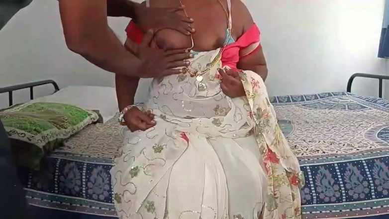 Luxmi Wife: Nevlastní syn šuká nevlastní mámu, bílé saree - ep 2