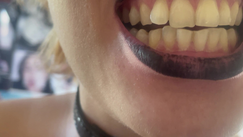 Glitterqueen1999: Mouth tour rossetto nero goth