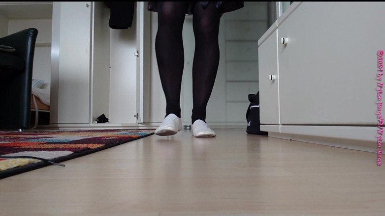 Carmen_Nylonjunge: 4 - Styling zábava v bytě na dovolené 2019 ** foot fetiš **