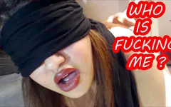 ¡La mujer con los ojos vendados no tiene idea de que haya follado por un extraño!