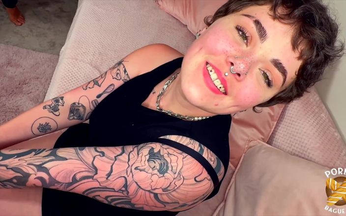 Porno Baguette: Betty, miła dziewczyna, zostaje zerżnięta wszędzie