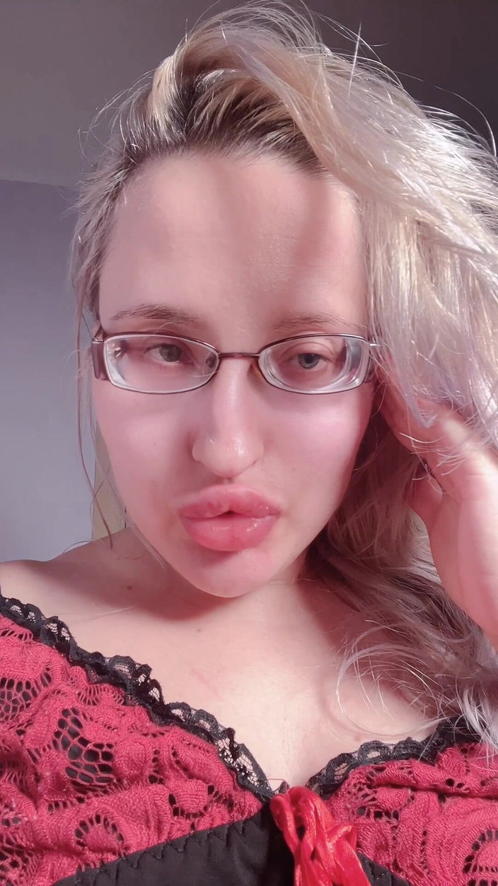 FinDom Goaldigger: Lip obsession plaagt