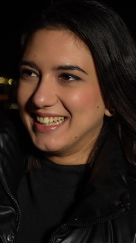 Una giovane donna di marsiglia prova il sesso anale