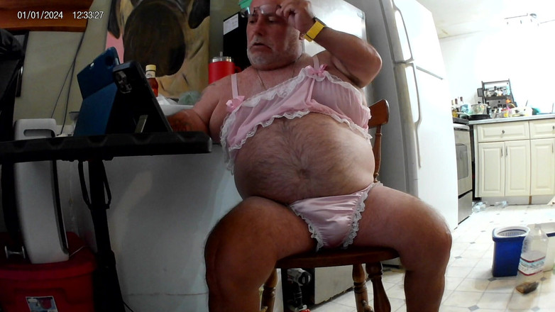 Mark Fletcher: Mark fletcher indossa reggiseno e mutandine sparando sborrata ovunque.