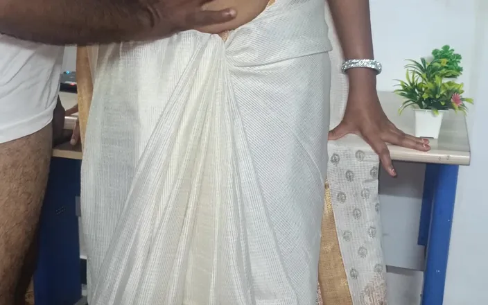 Inba: Malayali Aunty Fucking on Office Table with Her Manager
