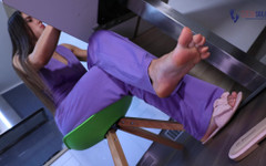 Czech Soles - foot fetish content: Piede in ufficio e una giovane carina assistente (4k 2160p)