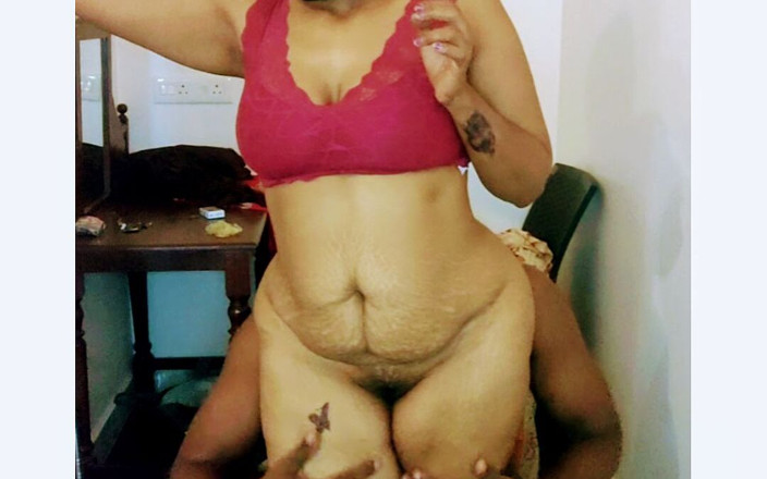 Tamilnaduu: Hot Indian Mallu Aunty Fucking Hot Saree