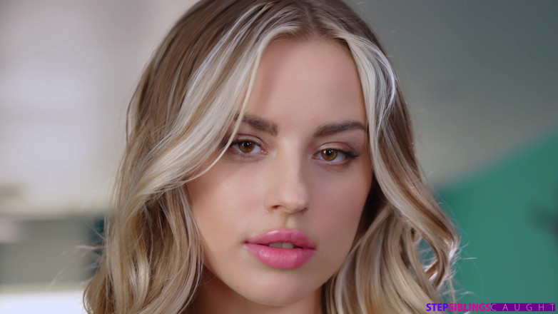 StepSiblings Caught: Duben 2022 Příchuť měsíce Anna Claire Clouds - S2:e9