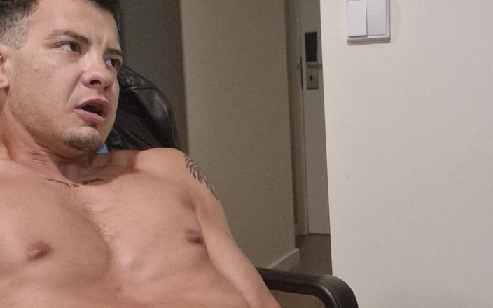 Fitguywithbigdick: Cummin Hard 13