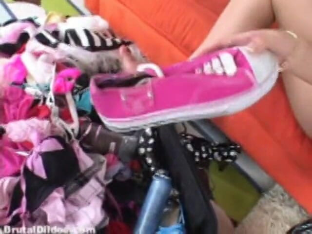 Rough Dildos: Leah Luv