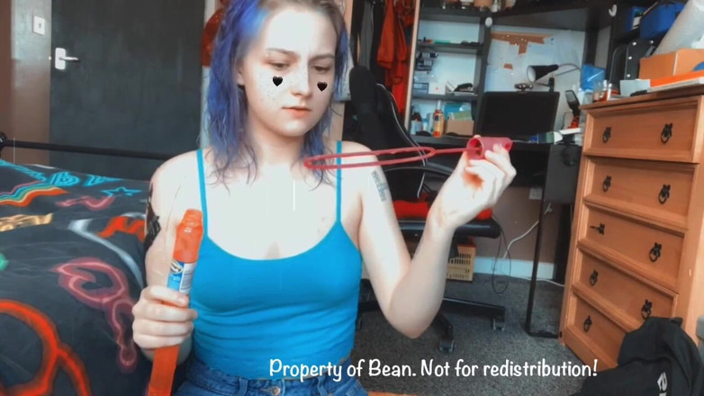 Alice Bean: Мила Бін смокче бульбашки