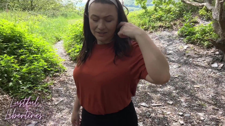 Lustful Libertines: Kepergok ngentot sama orang asing di hutan.