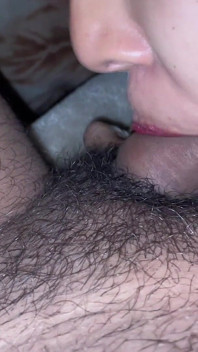 A continuat să mă sugă chiar și după ejaculare - muie neglijentă și spermă în gură