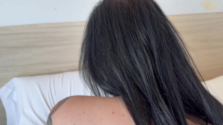 EROTICONLY: Morena tatuada dedos peludo enorme coño y culo luego garganta...