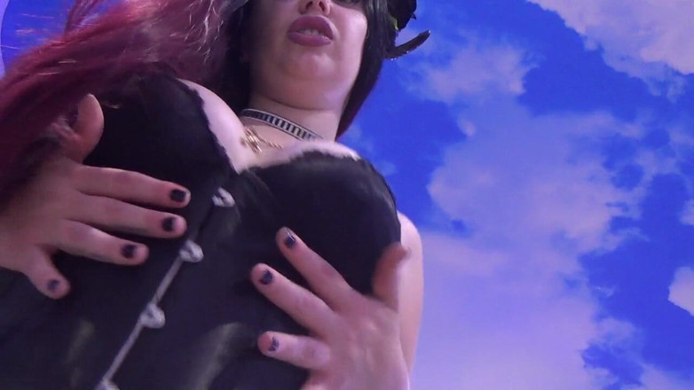 Goddess Misha Goldy: Гигантский суккуб заставляет тебя кончить и давить!