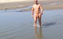 Mr Britain X: Çıplaklar plajı büyük yaraklı adam - mrbritainx